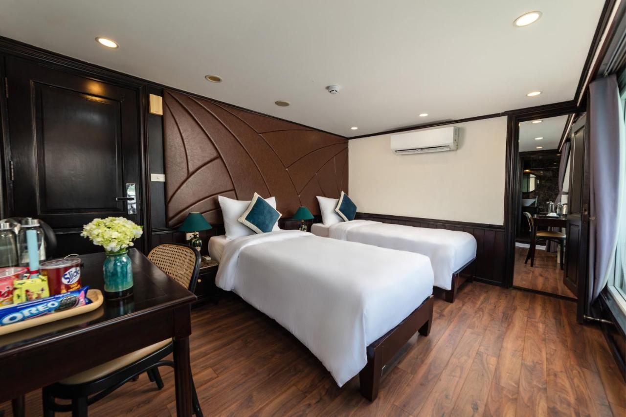 Hotel Santa Maria Cruise Halong Hạ Long Exterior foto